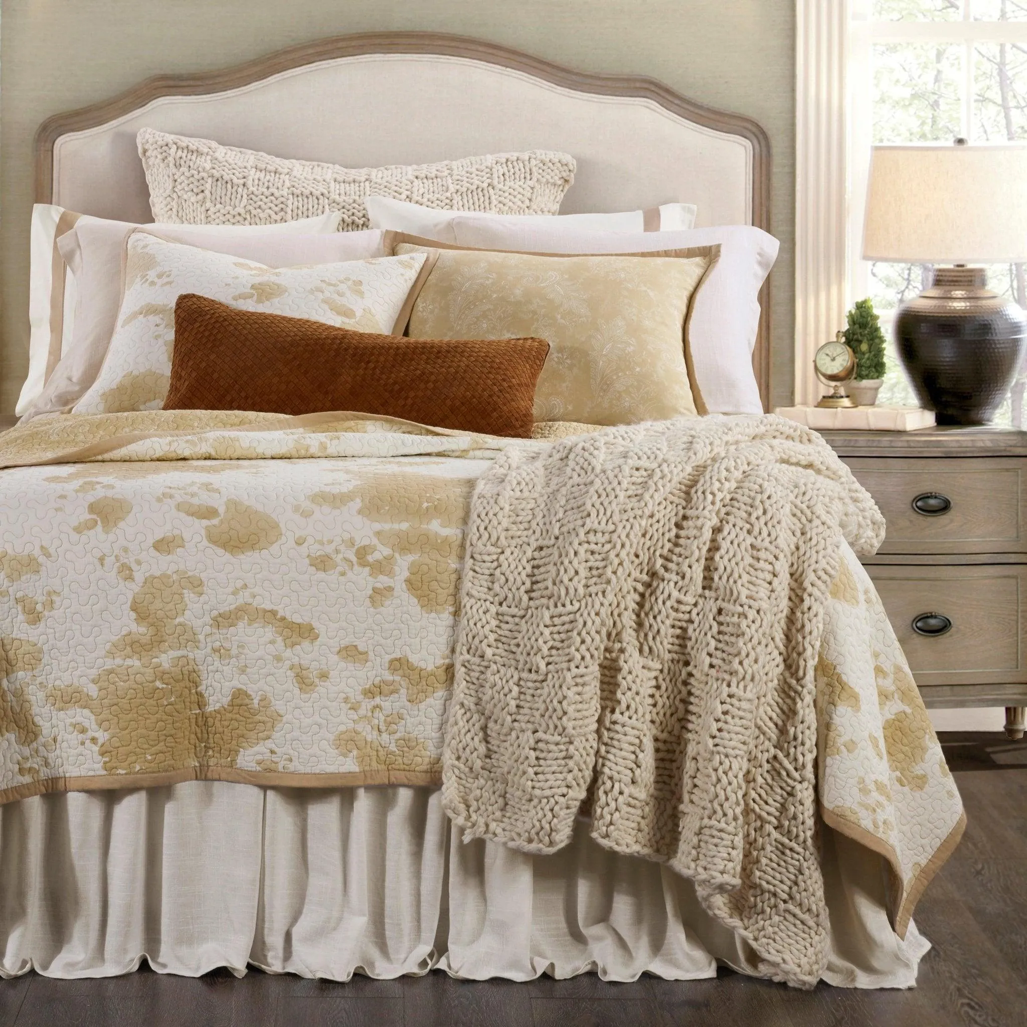 Beige & White Cowhide Print Quilt Set