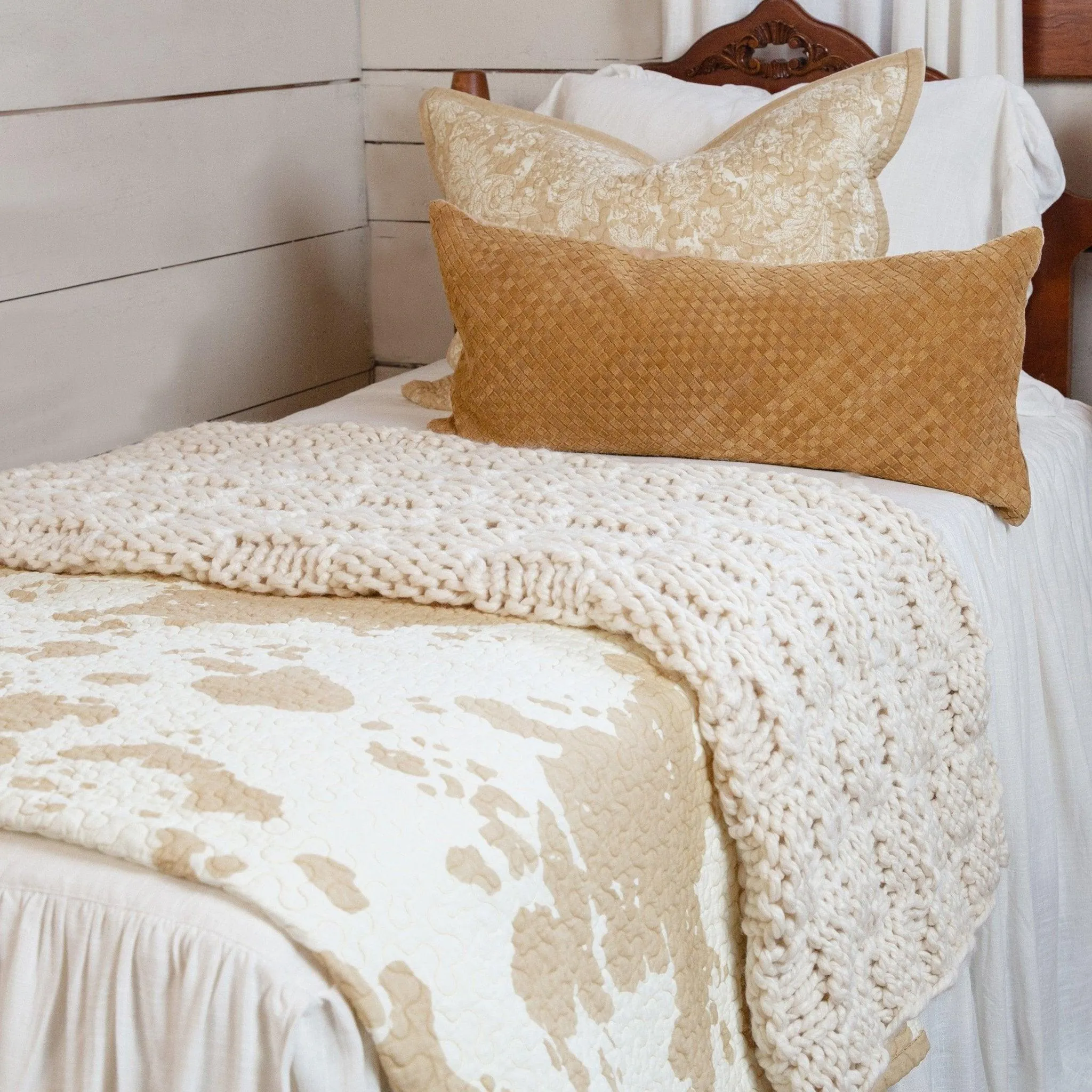 Beige & White Cowhide Print Quilt Set